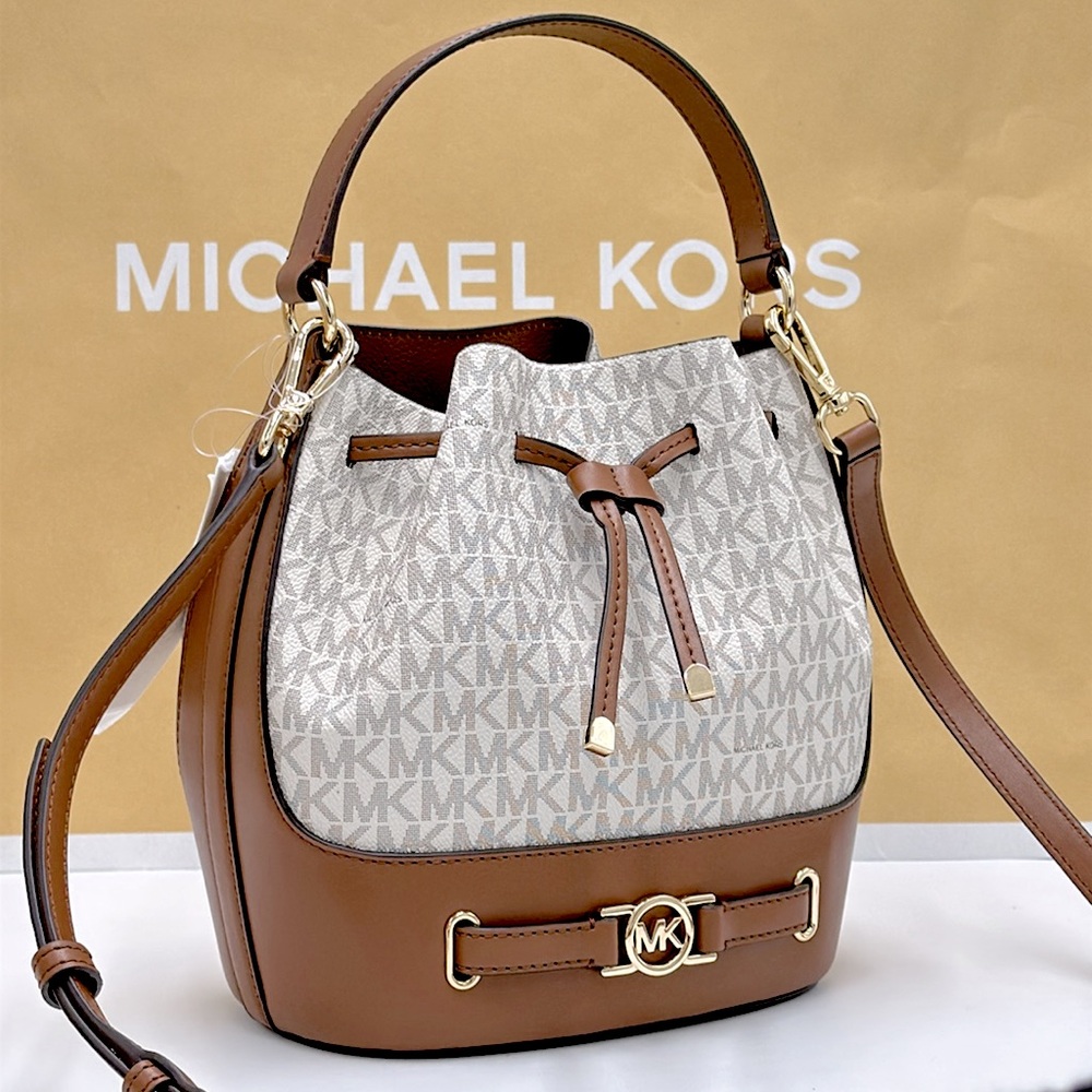 Michael Kors Reed Medium Belted Bucket Messenger Crossbody Handbag Vanilla MK - Picture 1 of 15